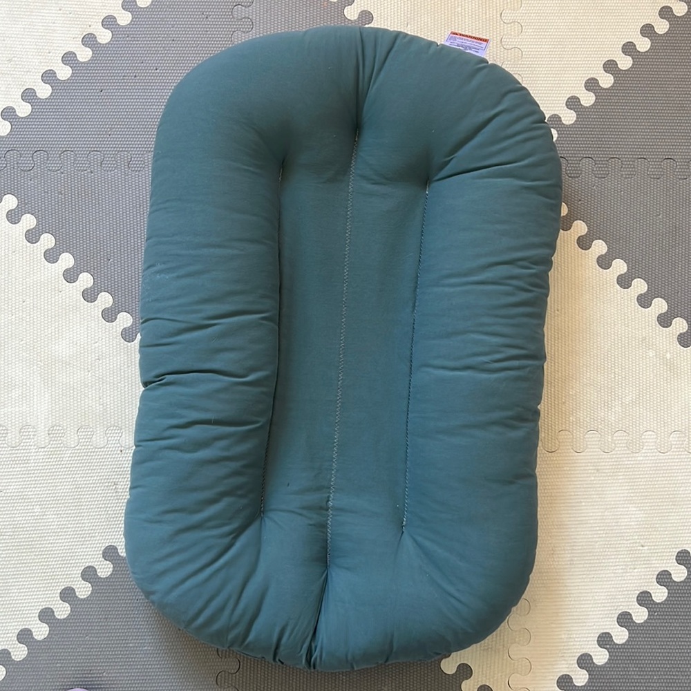 Snuggle Me Organic Infant lounger (Moss)  and cover (Natural)